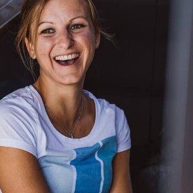 Portraitfoto von Betina Nemec vom Wörthersee Tourismus